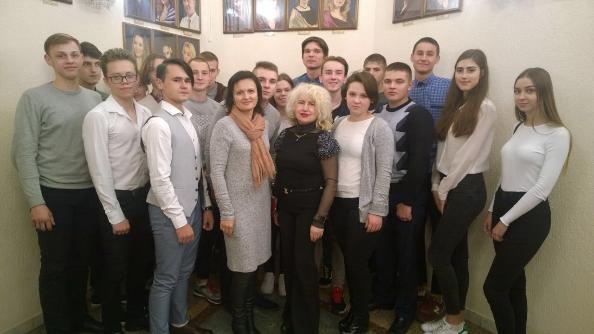 Студенты Могилевского филиала «БИП – Институт правоведения» в областном драматическом театре.